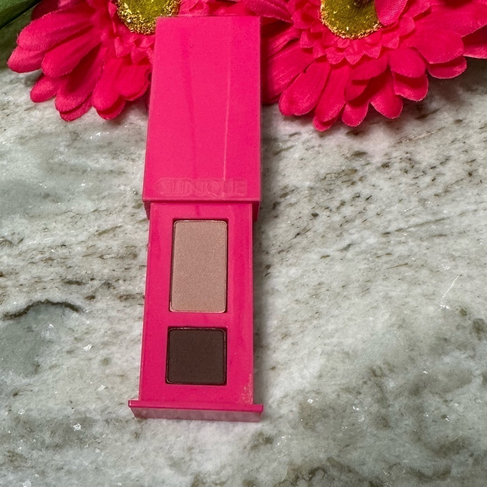 Clinique All About Shadow Duo - day into date NEW Never used. Color 16